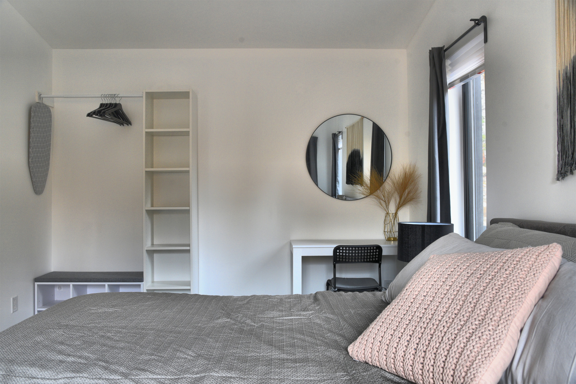 Bedroom 1 - king bed